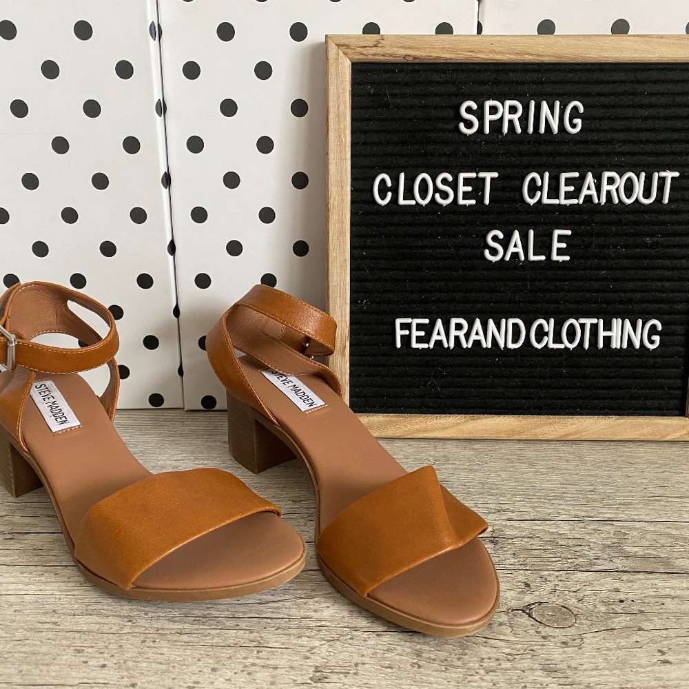 Steve Madden Women’s size 6 tan Sandal